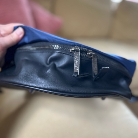 Versace Parfums bucket bag with shoulder straps. Blue with leather trim. - Picture 3 of 11